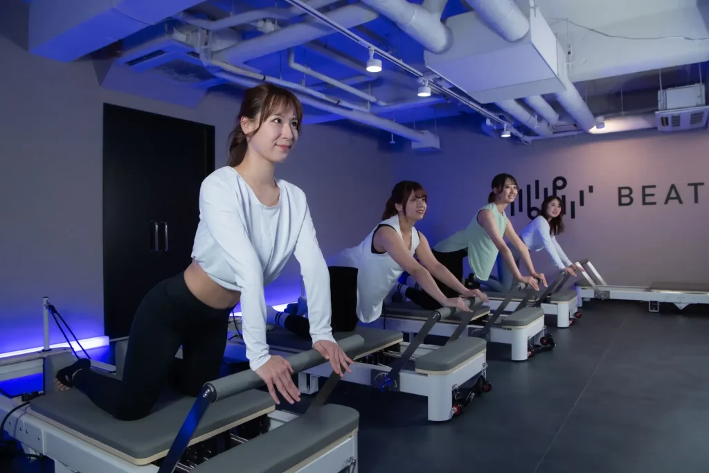 暗闇マシンピラティスBeat Pilates