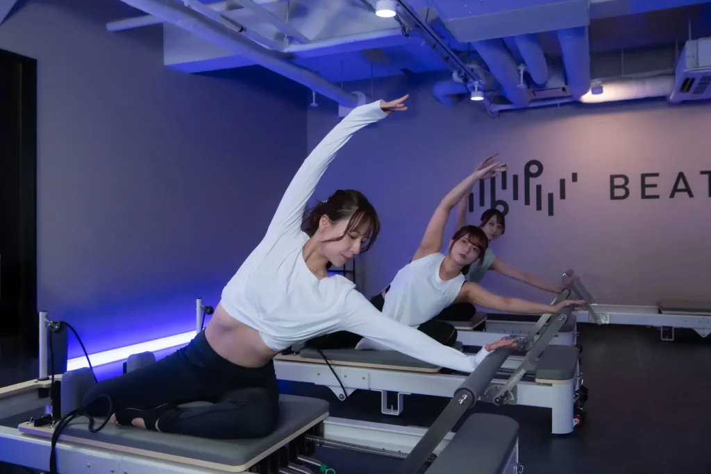 暗闇マシンピラティスBeat Pilates